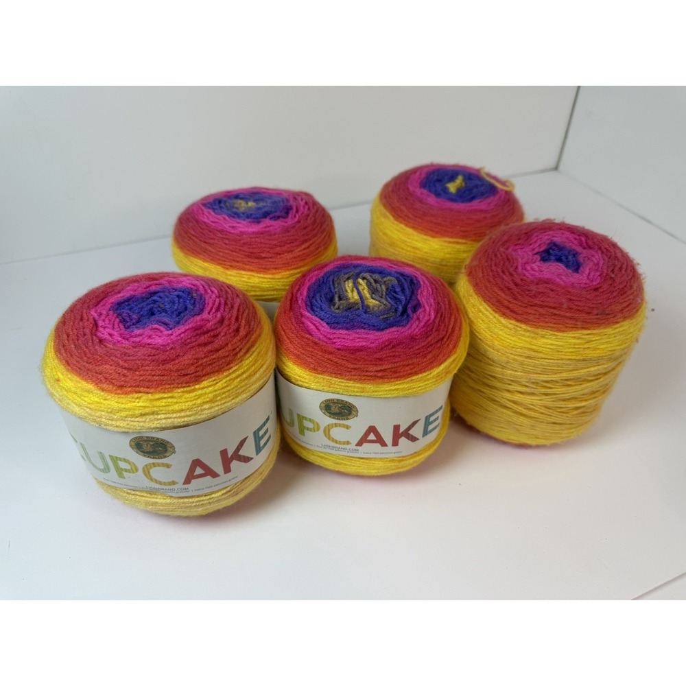 Lion Brand‎ Cupcake Yarn In Clown Car 5.3oz/150g 590 yd/540m Lot Of 5 Skeins